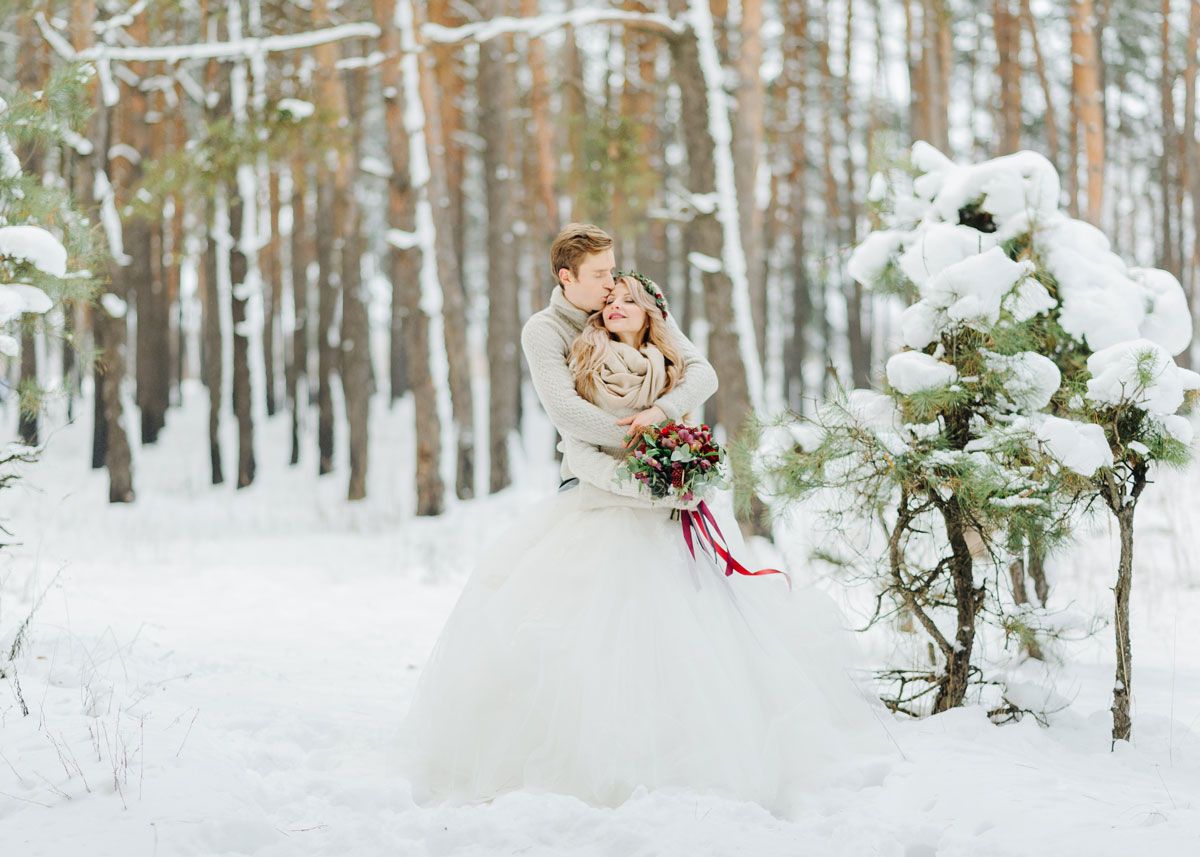 Winter wedding photosession in nature